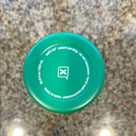 NWT- Promotional water Bottles    2 -Celsius and 1 Aluminum Green Grüns Bottle - Picture 7 of 8